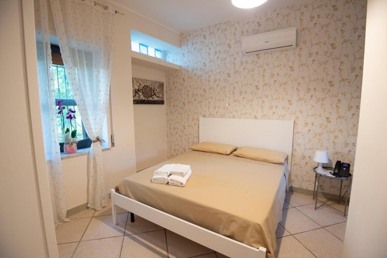 Donna Rosita Hotel San Felice a Cancello Bagian luar foto